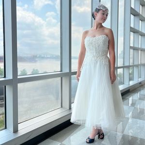 Vintage wedding dress with headpiece and shoes
